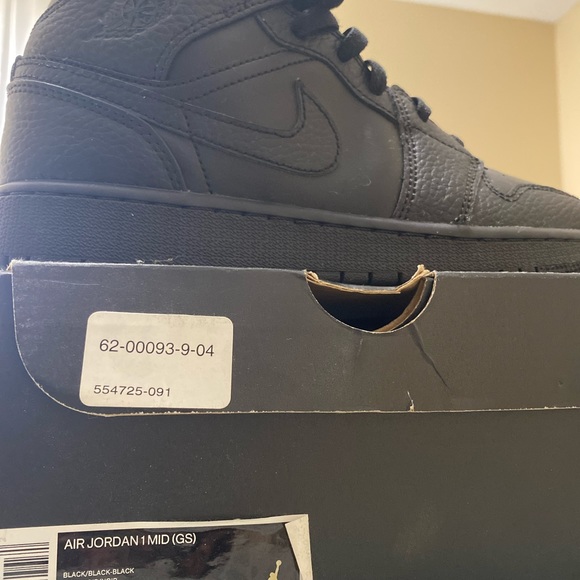 Air Jordan 1 MID (GS) 5.5 Y - Picture 3 of 5